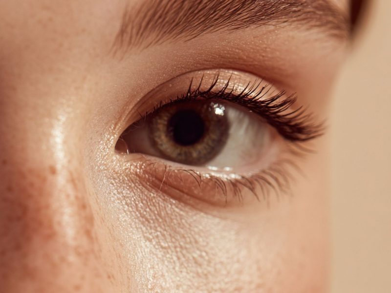 Iluminador Facial + Contorno de Ojos